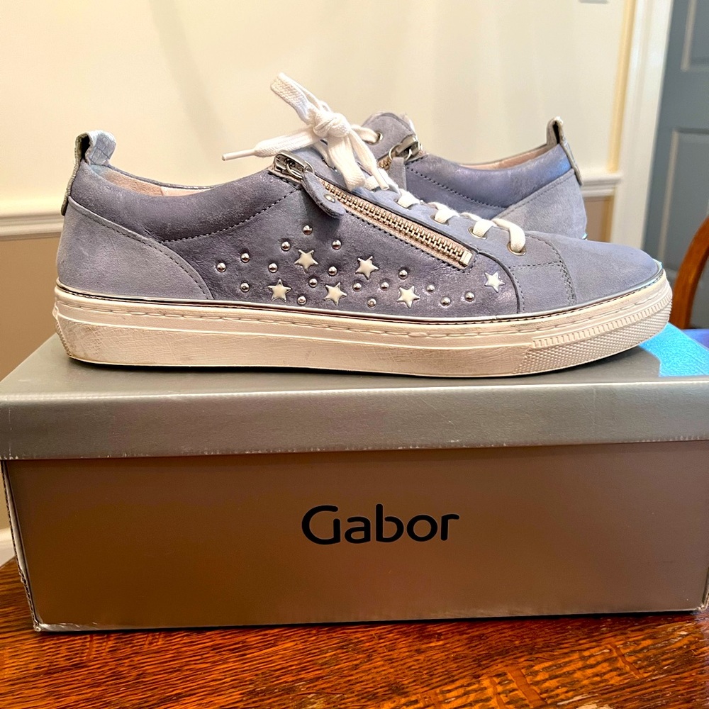 Doria sneakers by Gabor, light blue, Excellent condition w stars & embellishment